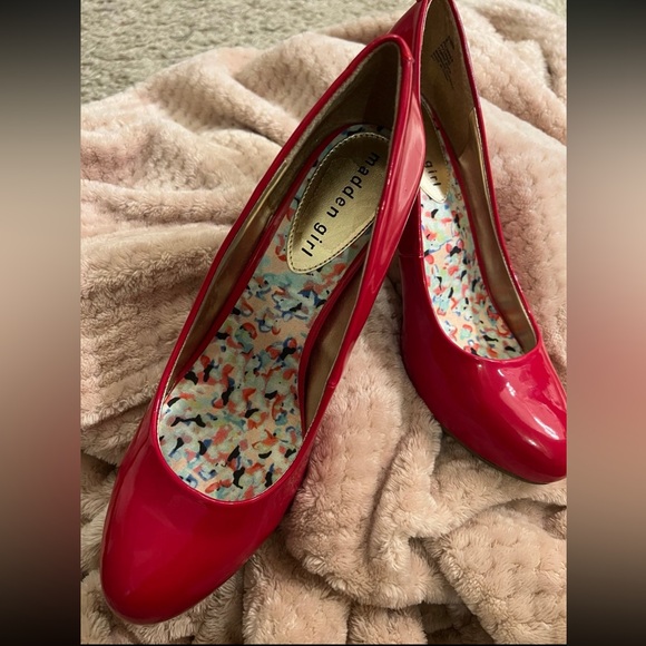 Madden Girl Halloween Fall Candy Apple Red Patent Leather Heels Shoes - size 8 - Picture 7 of 10